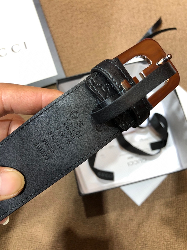 スーパーコピーグッチベルト着用イメージ